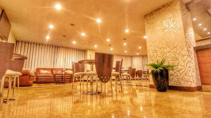 Roles Hotel スクレ エクステリア 写真