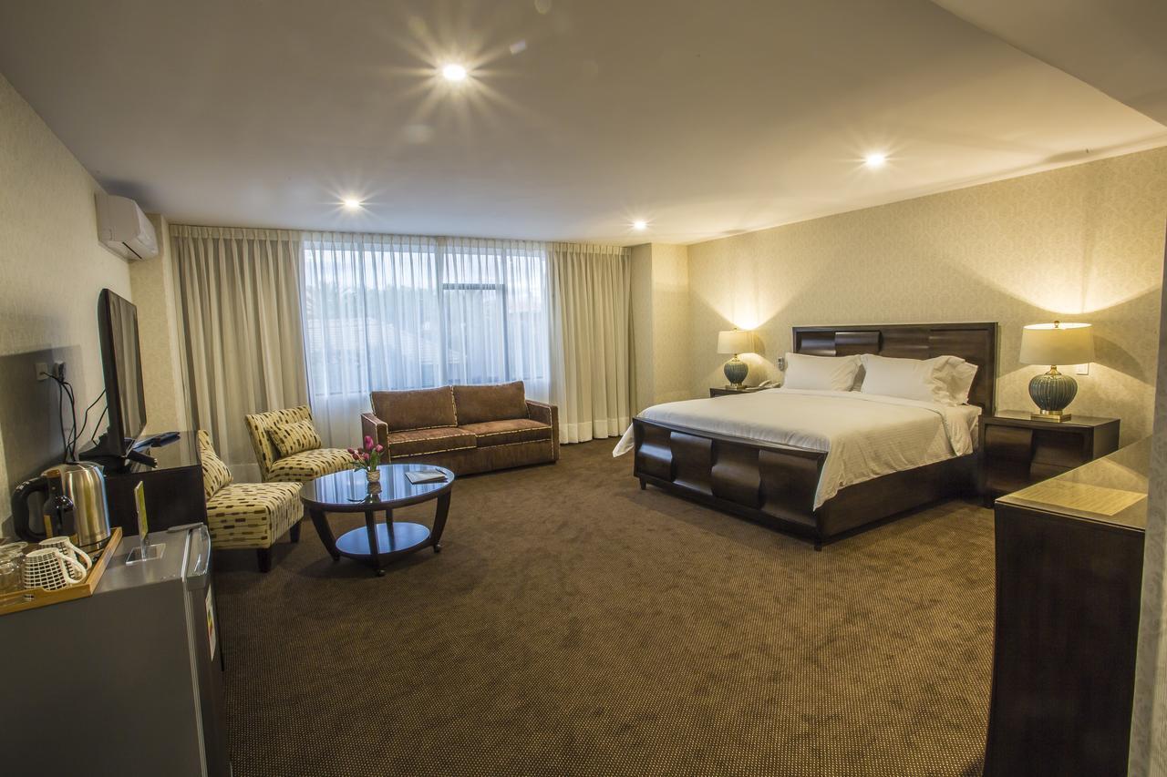 Roles Hotel スクレ エクステリア 写真