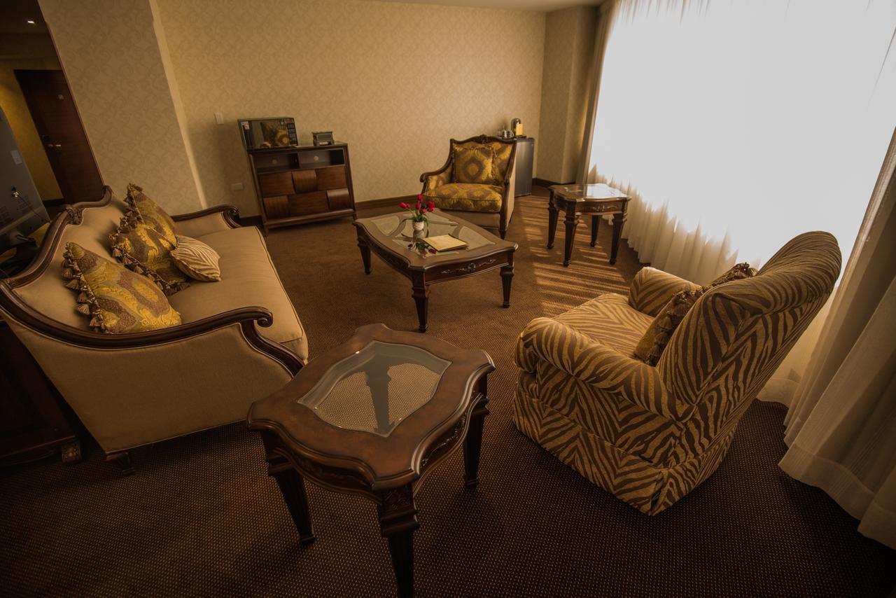 Roles Hotel スクレ エクステリア 写真