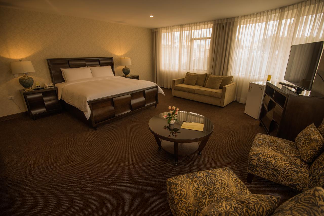 Roles Hotel スクレ エクステリア 写真