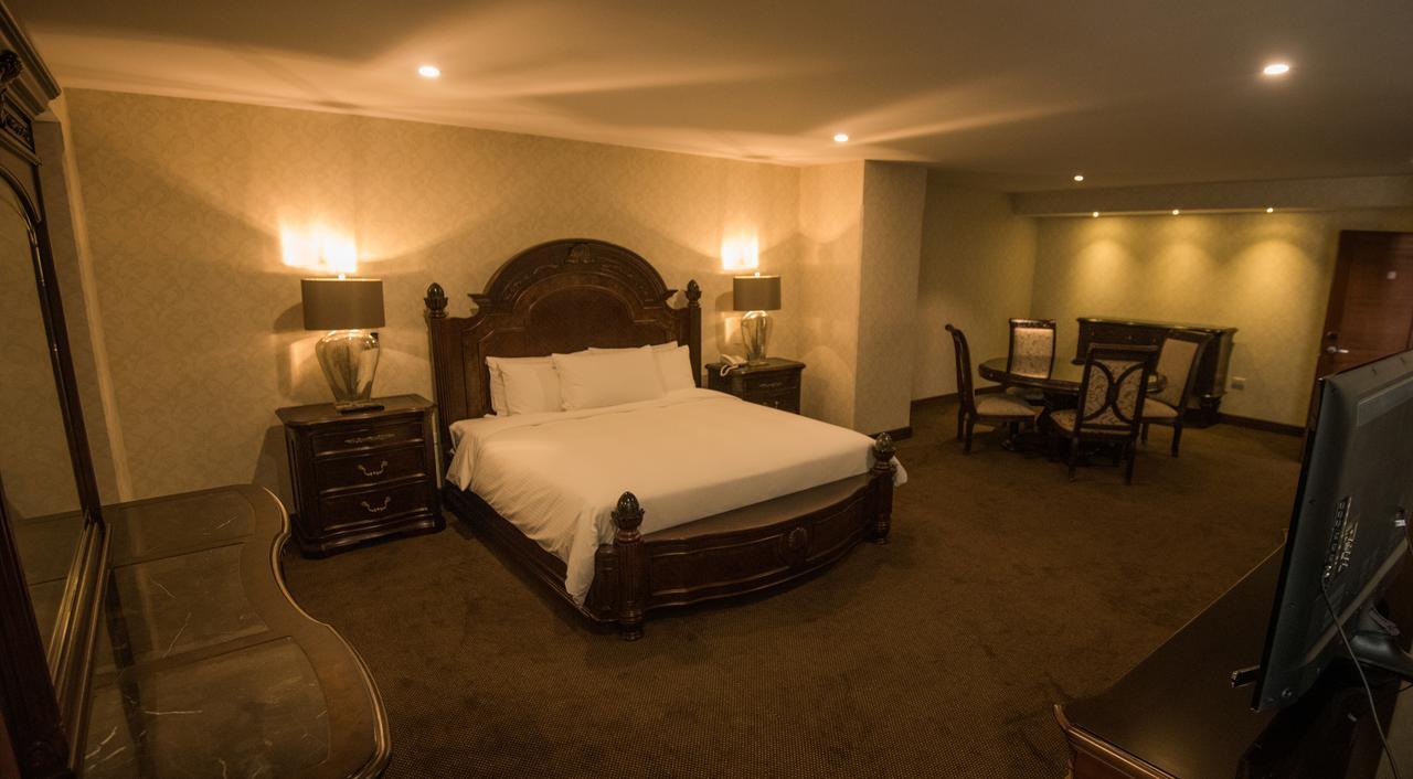 Roles Hotel スクレ エクステリア 写真