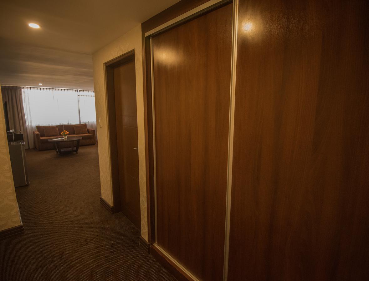 Roles Hotel スクレ エクステリア 写真